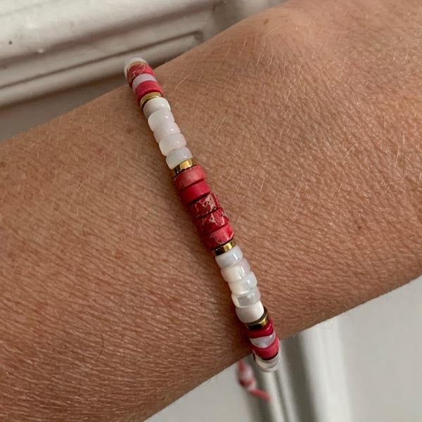 White mother-of-pearl and pink jasper Heishi bracelet