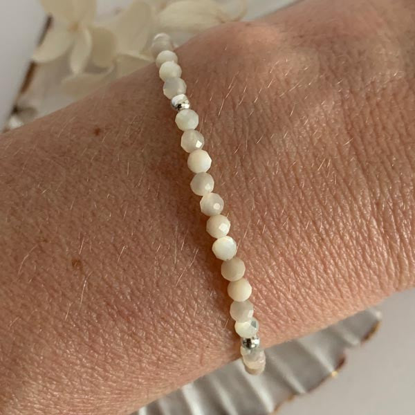 White mother-of-pearl silver bracelet