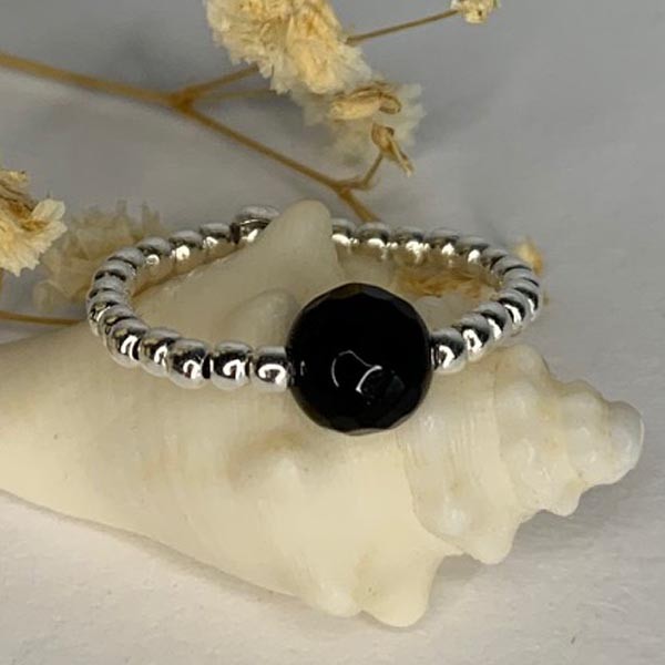 Silver onyx mini pearl ring