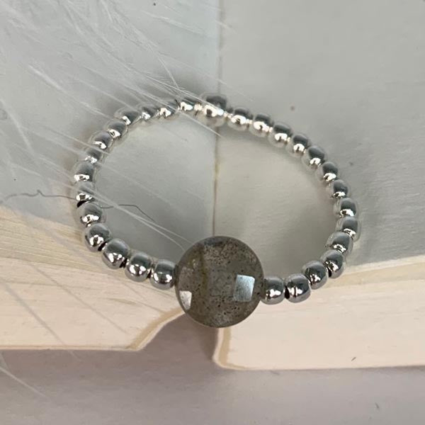 Mini flat labradorite silver pearl ring