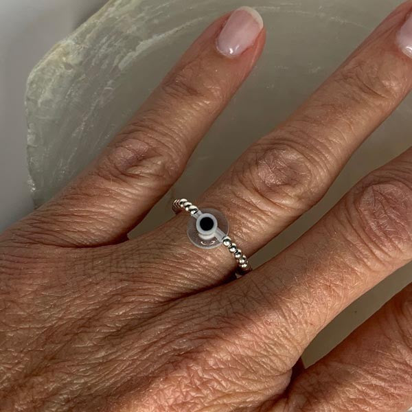Mini silver pearl ring with transparent eye