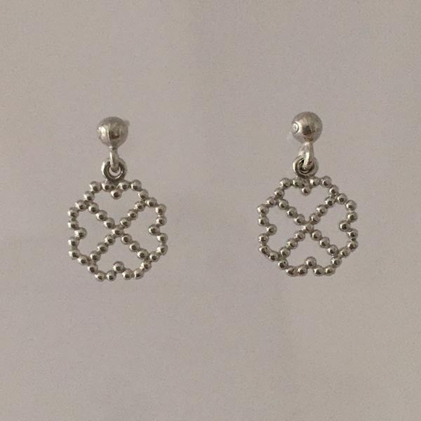 Boucles d'oreilles 4 mini coeurs perlés argent