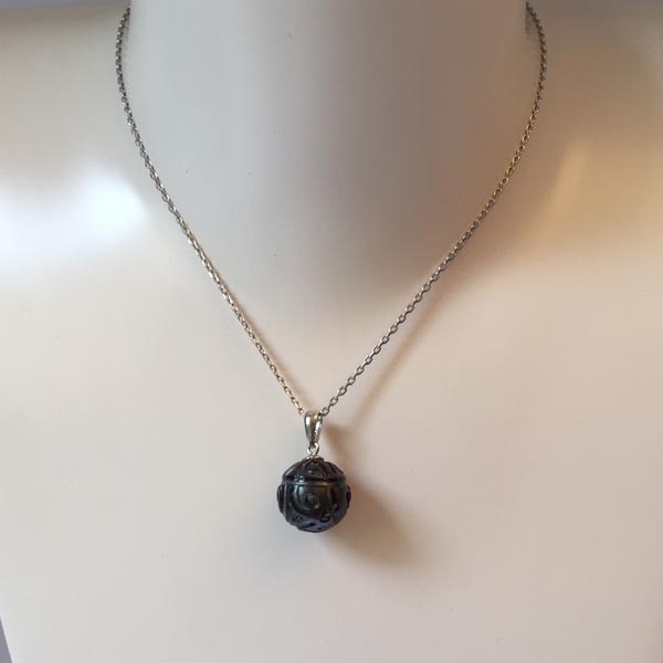 Collier chaine argent perle de Tahiti noire gravée