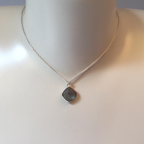 Collier chaine argent Labradorite losange facetée