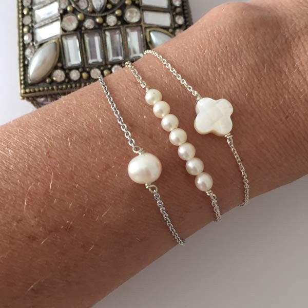 Bracelet chaine argent petite croix nacre blanche facetée