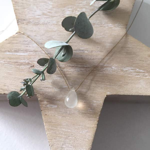 Collier cordon goutte pierre de lune blanche facettée