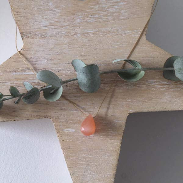 Collier cordon goutte pierre de lune saumon facettée