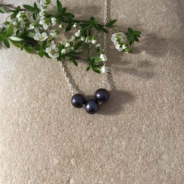 Silver chain necklace with 3 round baroque black freshwater pearls