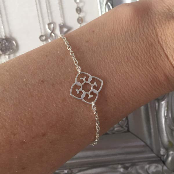 Bracelet chaine argent motif 4 mini Coeurs croix