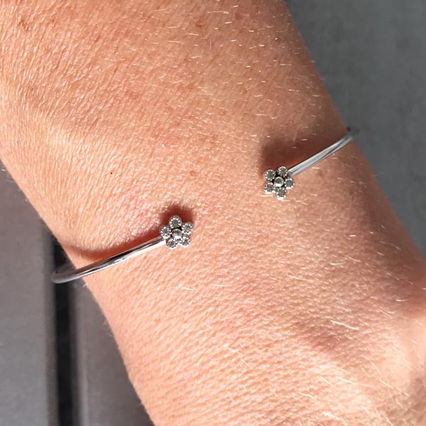 Fine silver bangle bracelet with 2 mini zircon flowers