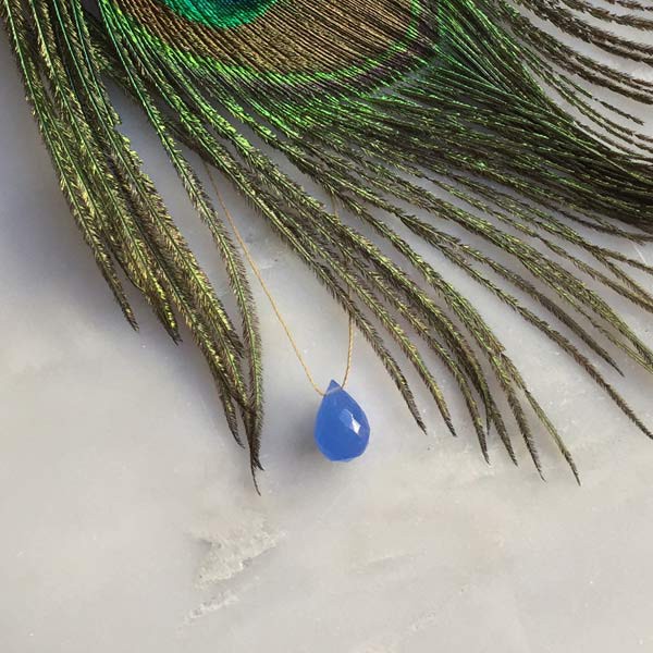 Collier cordon goutte agate bleue facettée
