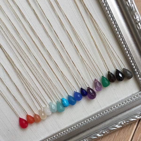 Collier cordon goutte jade blanc facettée