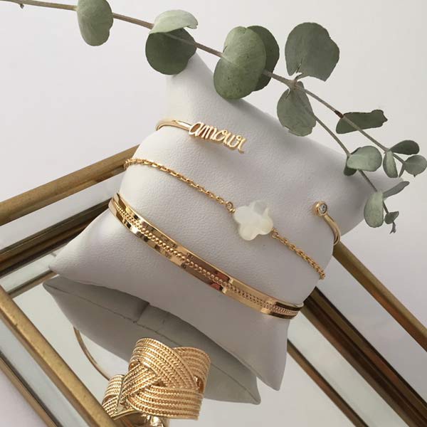 Bracelet chaine plaqué or petite croix nacre blanche facettée