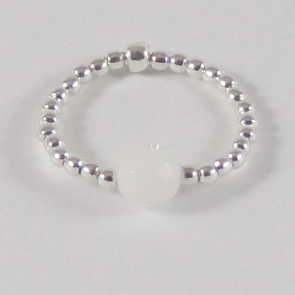Mini silver pearl ring with white agate