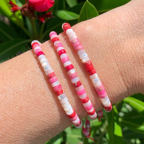 White mother-of-pearl Heishi bracelet with multicolored pink jasper