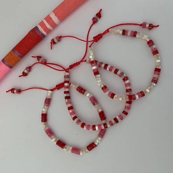 White mother-of-pearl Heishi bracelet with multicolored pink jasper