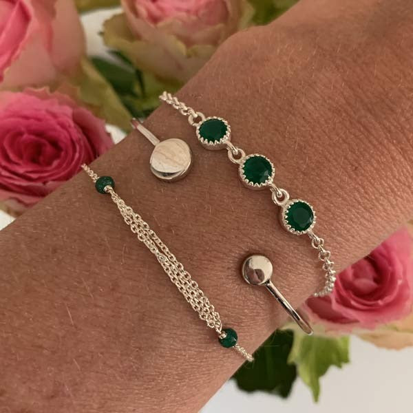 Silver chain bracelet with 3 green onyxes