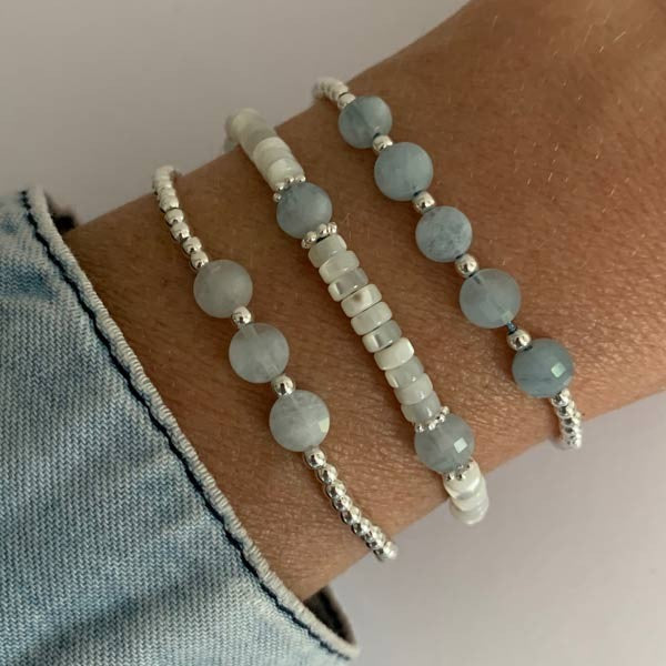 Bracelet Heishi nacre blanche aigue marine et perles
