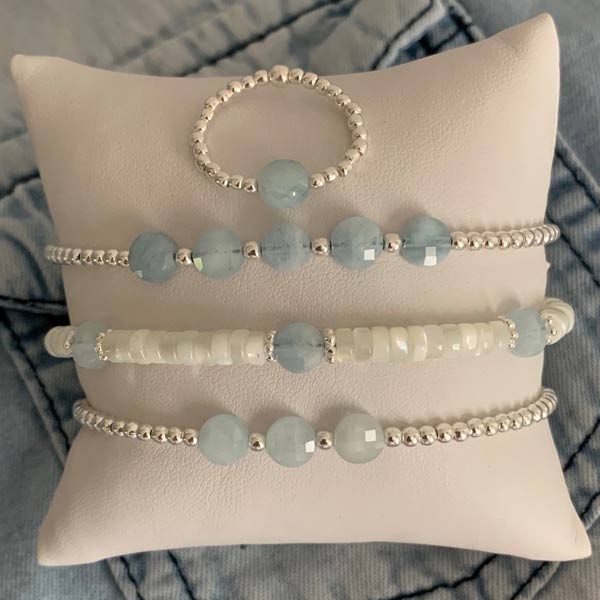 Bracelet Heishi nacre blanche aigue marine et perles