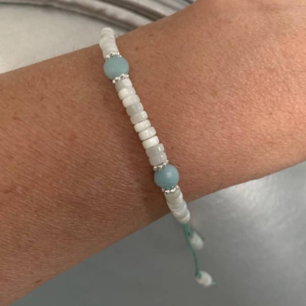 Bracelet Heishi nacre blanche amazonite et perles