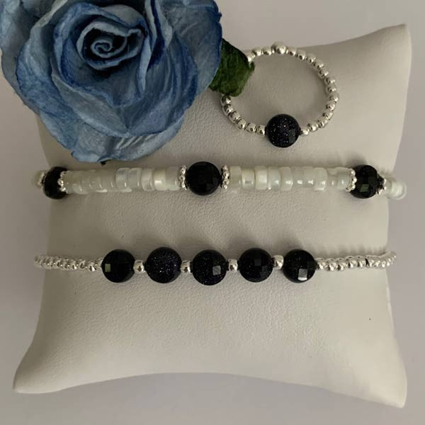 Bracelet Heishi nacre blanche pierres de sable et perles