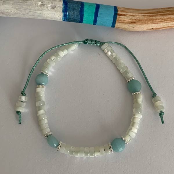 Bracelet Heishi nacre blanche amazonite et perles