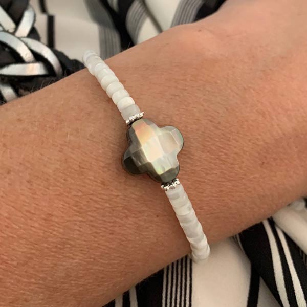 Heishi bracelet with gray mother-of-pearl cross and pearls