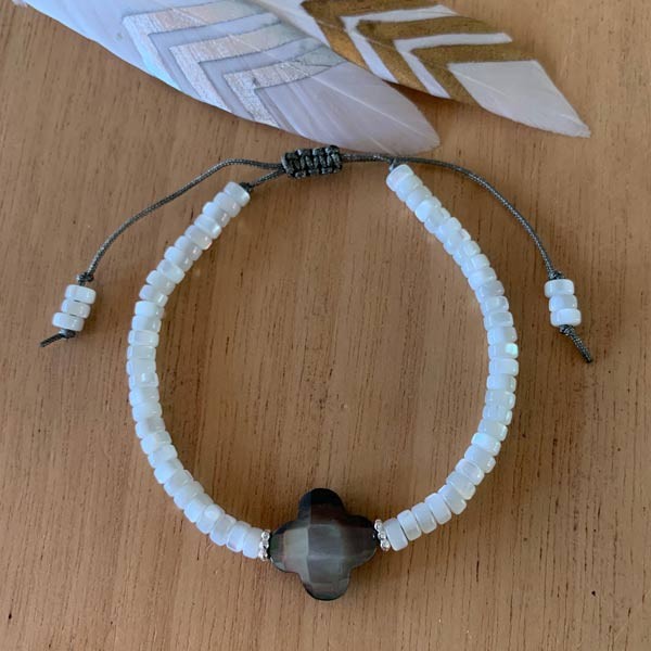 Heishi bracelet with gray mother-of-pearl cross and pearls