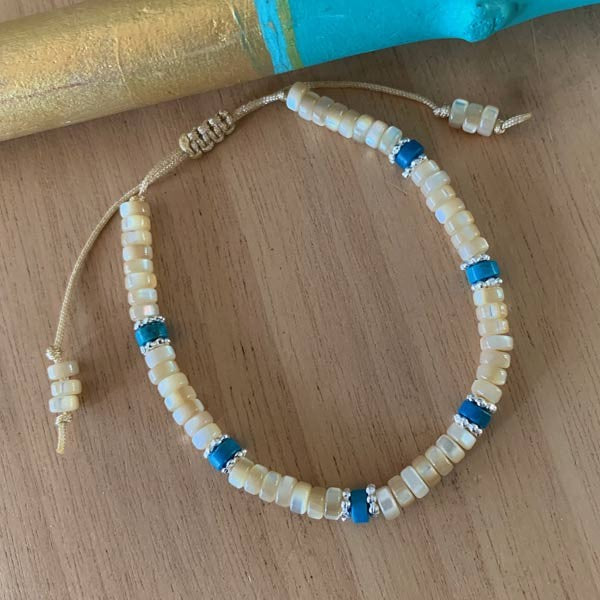 Bracelet Heishi nacre beige et jaspe turquoise perles