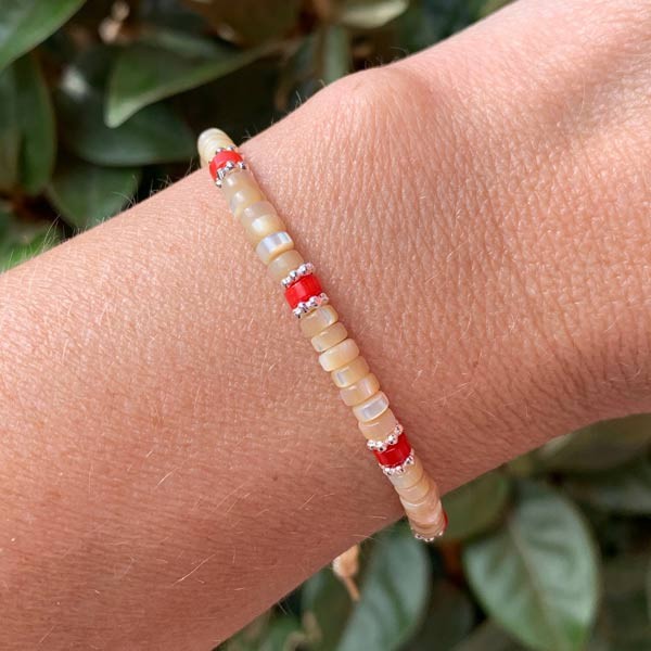 Bracelet Heishi nacre beige et jaspe rouge perles
