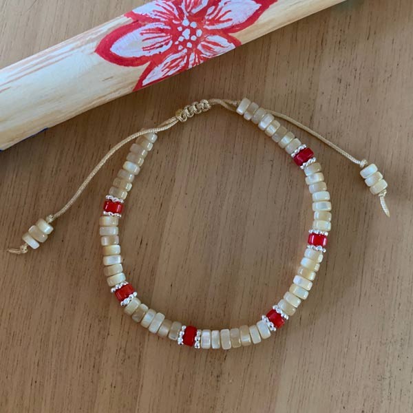 Bracelet Heishi nacre beige et jaspe rouge perles