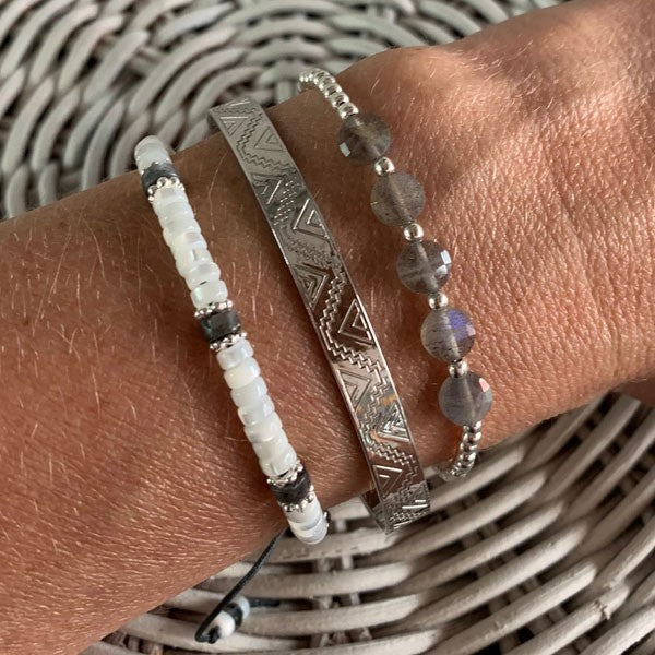 Bracelet Heishi nacre blanche et labradorite noire perles