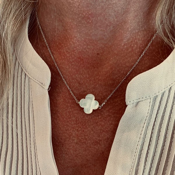 Silver chain necklace with faceted white mother-of-pearl cross