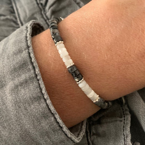 Bracelet Heishi labradorite noire et nacre blanche