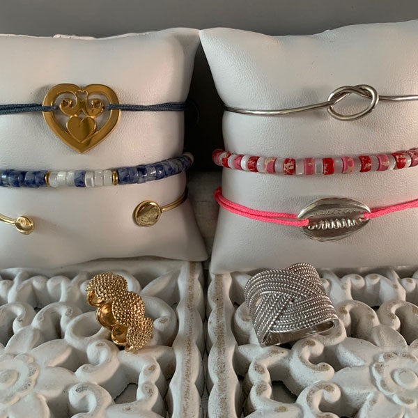 White mother-of-pearl Heishi bracelet with multicolored pink jasper