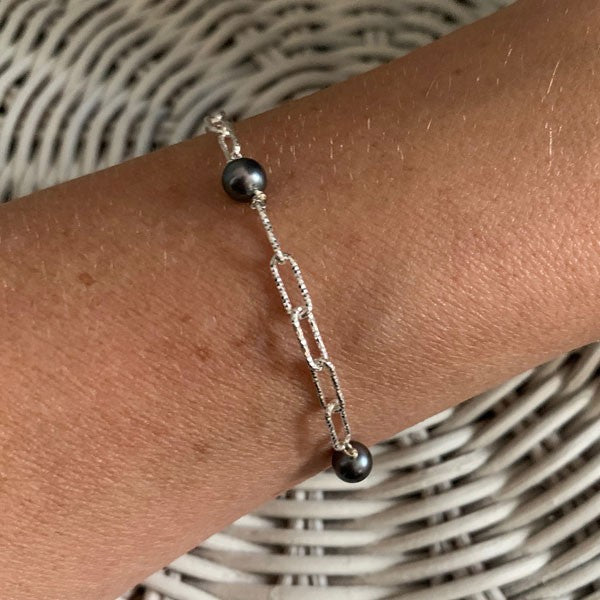 Silver chain bracelet with diamond rectangle and 3 black pearls