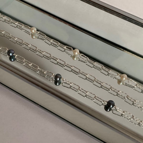 Silver chain bracelet with diamond rectangle and 3 black pearls