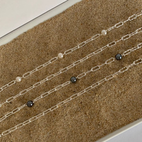 Silver chain bracelet with diamond rectangle and 3 black pearls