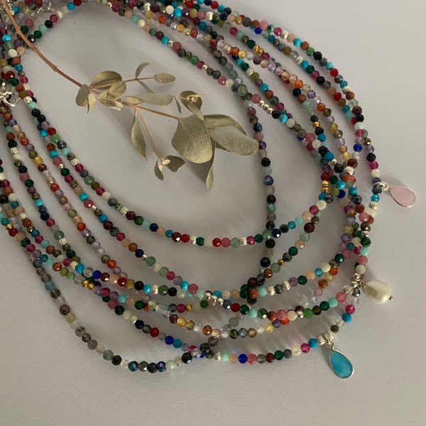 Silver necklace with fine stones and white pearl