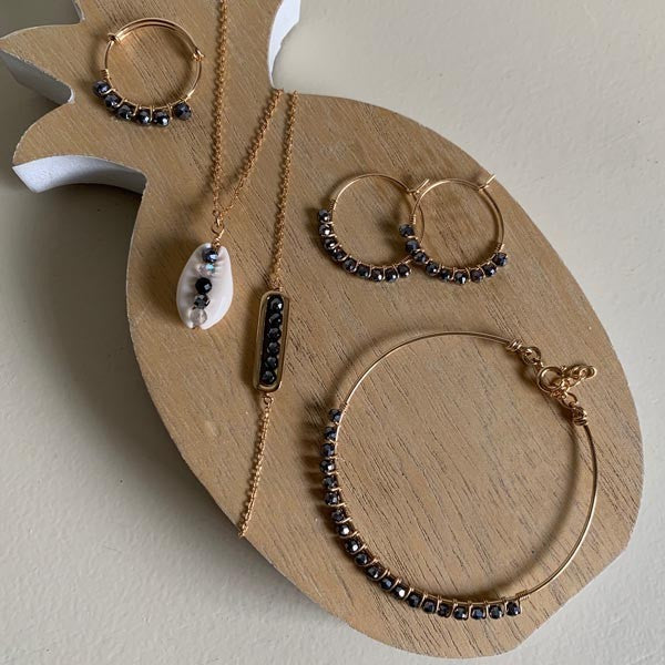 Collier chaine plaqué or cauri pierres grises