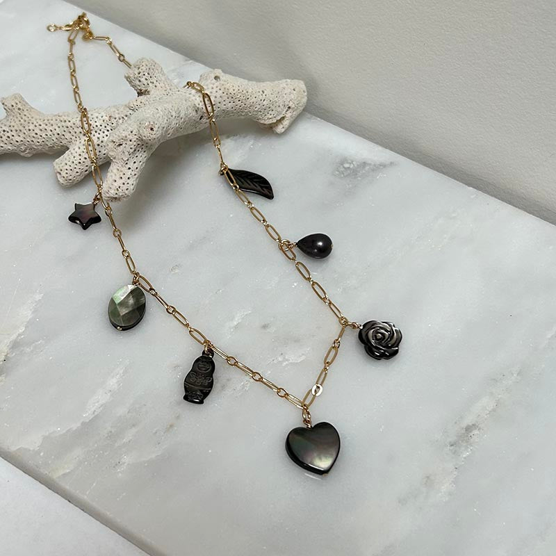 Collier chaine plaqué or 7 pendentifs en nacre grise
