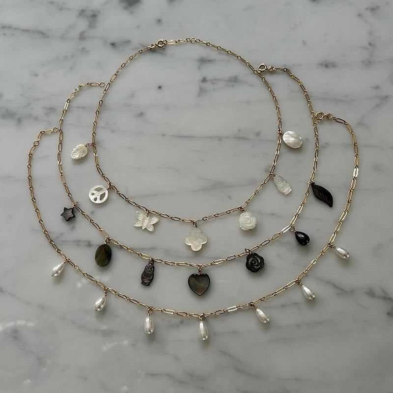 Collier chaine plaqué or 7 perles gouttes blanches