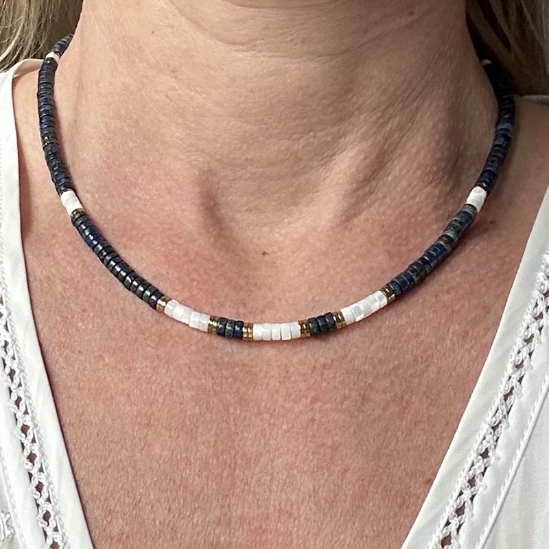 Collier Heishi lapis lazuli et nacre blanche