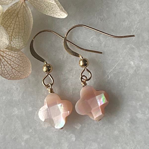 Boucles créoles grandes ailes en nacre | Mimi del Sury Boucles créoles grandes ailes en nacre | Mimi del Sury