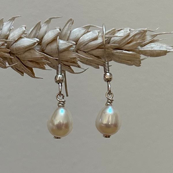 Gold plated black and white pearl earrings