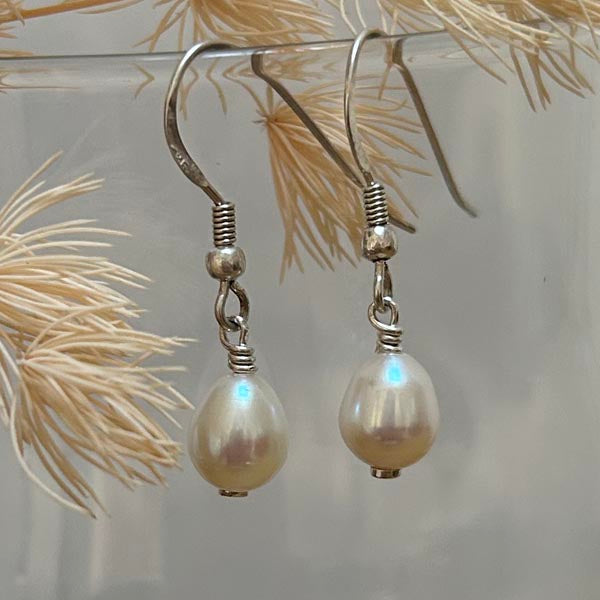 Gold plated black and white pearl earrings