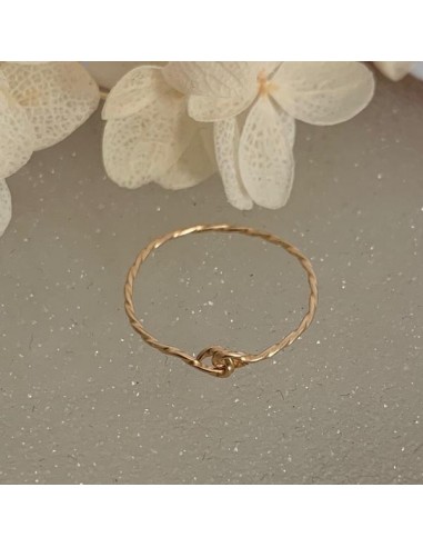 Gold filled thin ring with shiny knot
