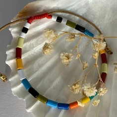 Multicolored thin beads...