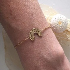 Bracelet chaine plaqué or motif cible ouverte martelée
