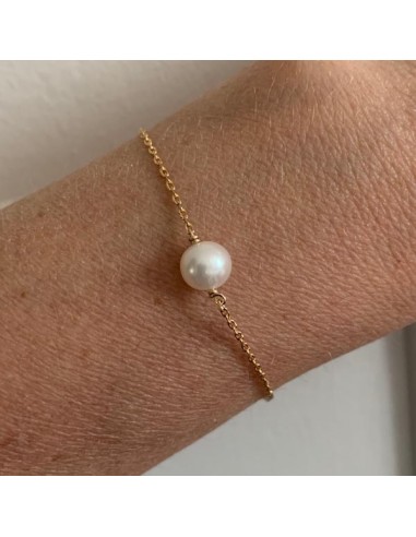 One deals pearl bracelet